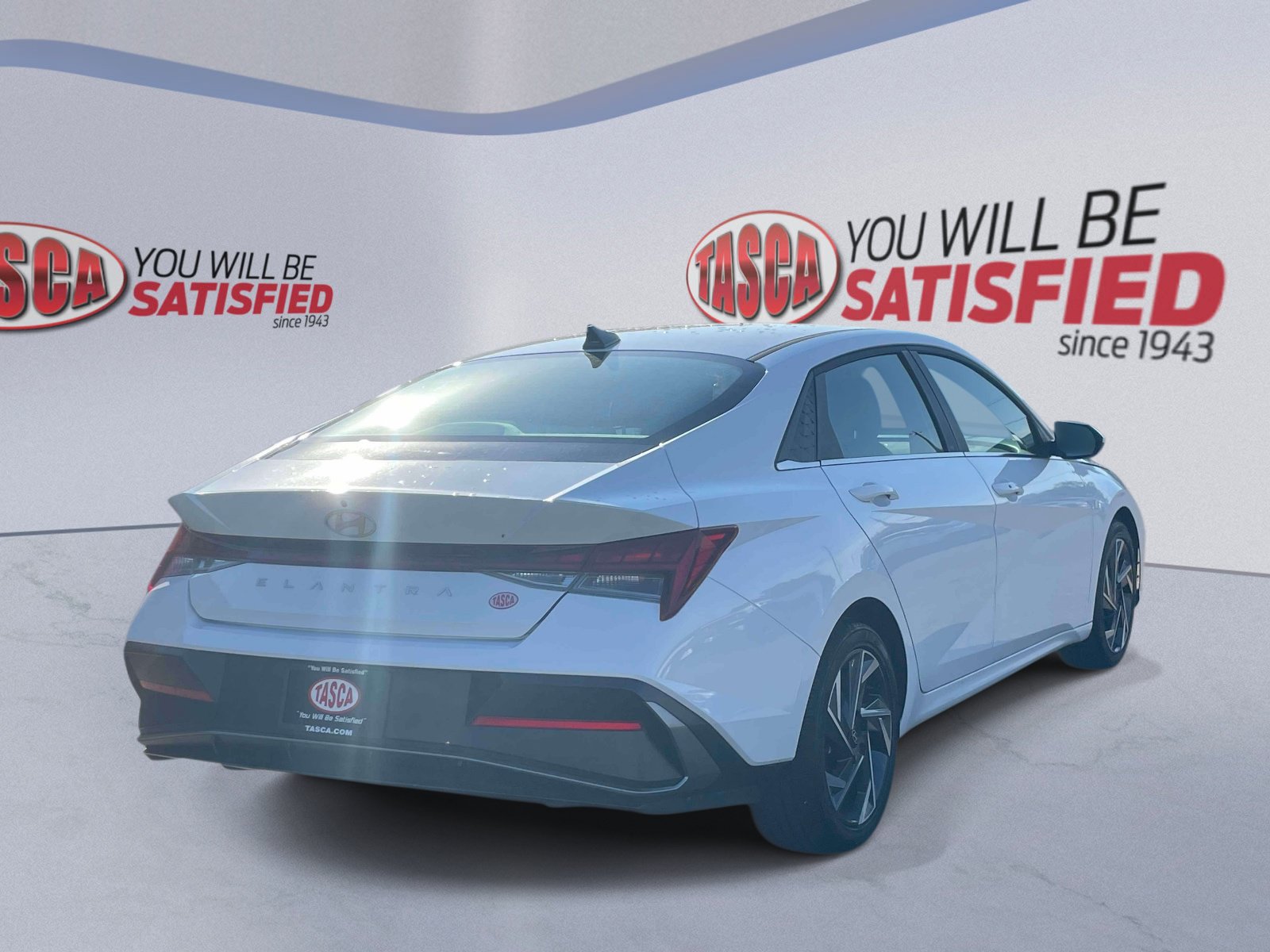 Used 2024 Hyundai Elantra SEL w/ Convenience Package FWD image 5