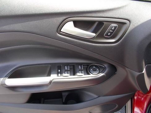 Used 2017 Ford Escape SE w/ Equipment Group 201A AWD/4WD image 28