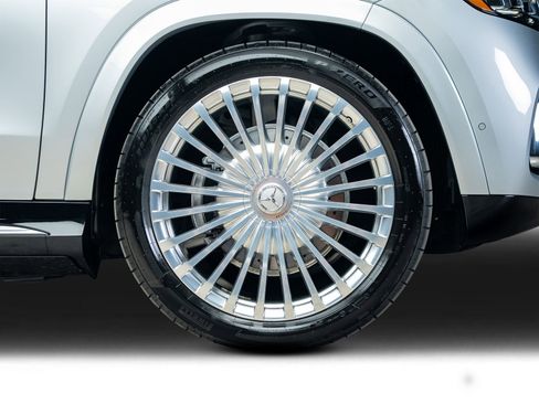 Used 2025 Mercedes-Benz Maybach GLS 600 4MATIC image 33