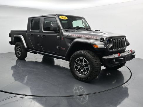 Used 2025 Jeep Gladiator Rubicon AWD/4WD image 2