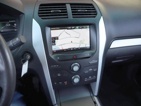 Used 2015 Ford Explorer XLT w/ Equipment Group 202B FWD image 44