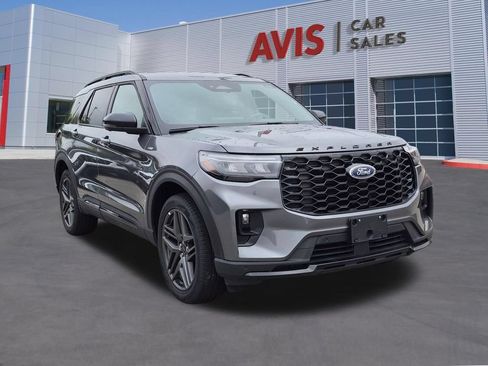 Used 2025 Ford Explorer ST-Line w/ ST-Line Street Pack AWD/4WD image 3