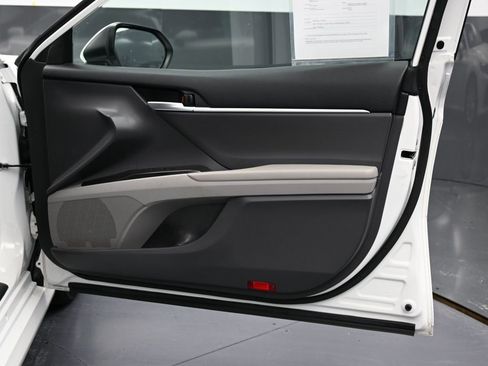 Used 2023 Toyota Camry LE image 34