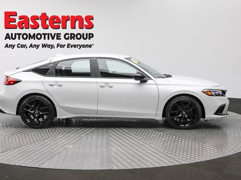 Used 2023 Honda Civic Sport image 4