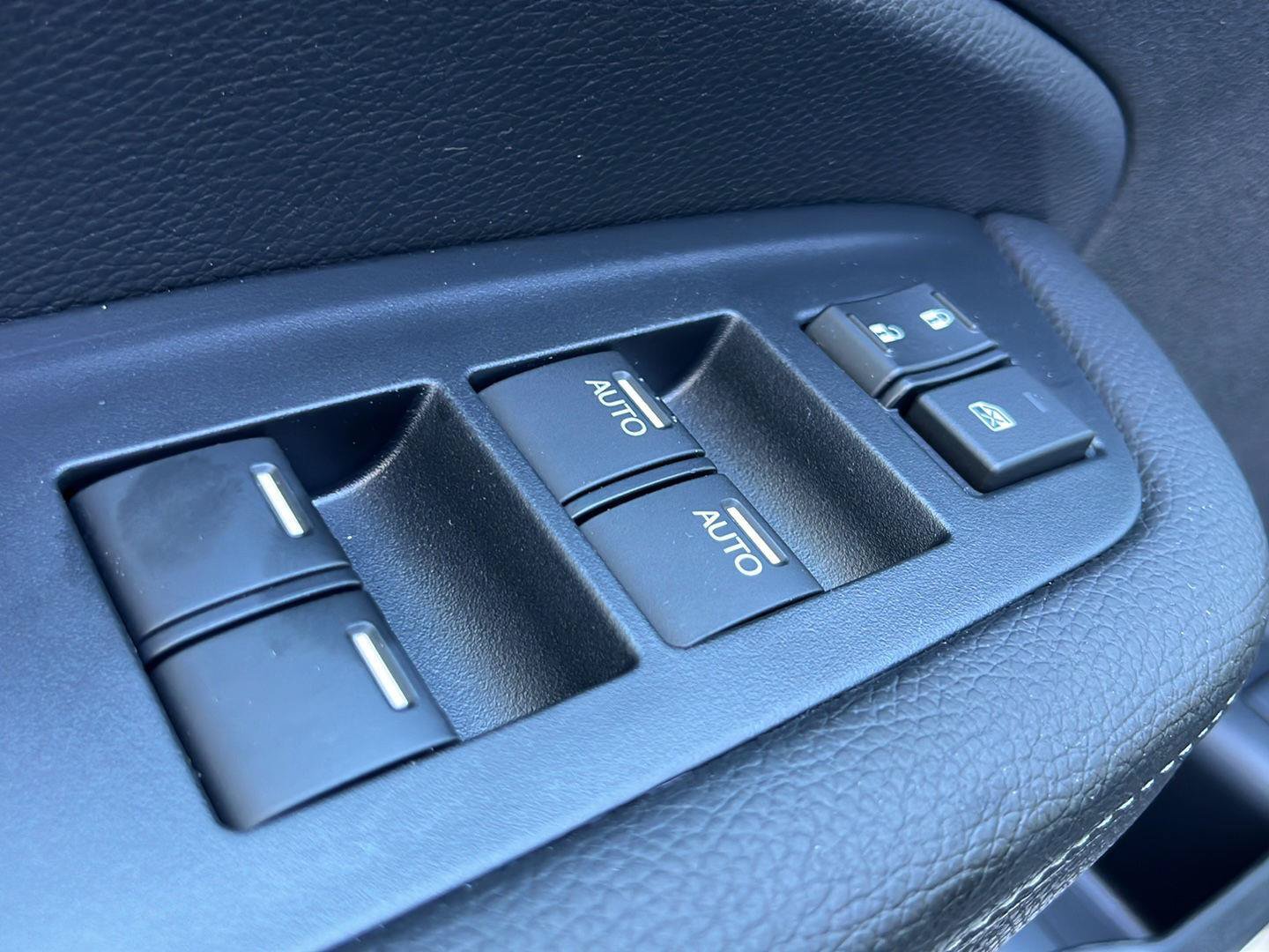 Used 2025 Honda Passport EX-L image 6
