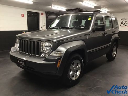 Used 2012 Jeep Liberty Sport image 5