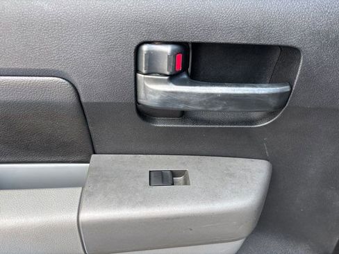 Used 2010 Toyota Tundra 4x4 CrewMax image 21