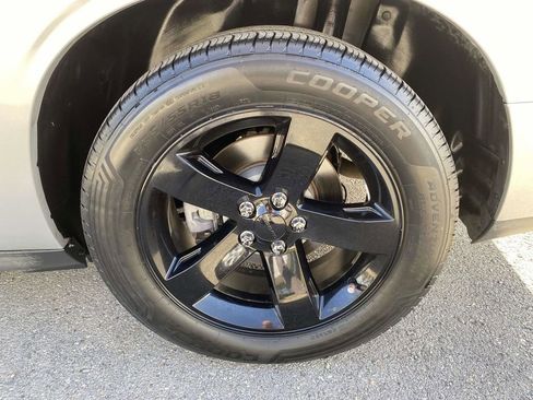 Used 2012 Dodge Challenger SXT image 7