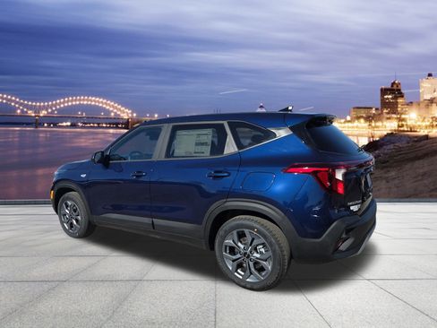 New 2026 Kia Seltos LX image 3