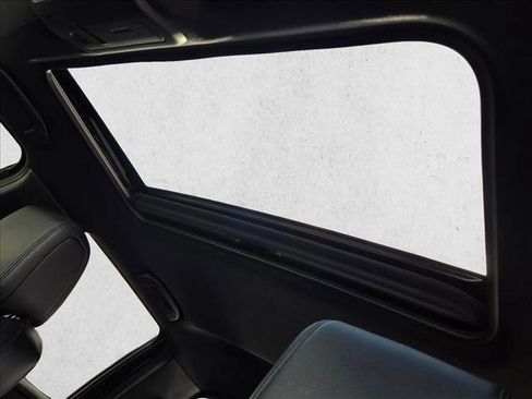 Used 2022 Nissan Frontier PRO-4X w/ Pro-4X Premium Package image 16