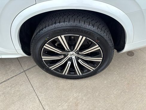 Used 2023 Volvo XC90 B5 Core w/ Protection Package Premier AWD/4WD image 14
