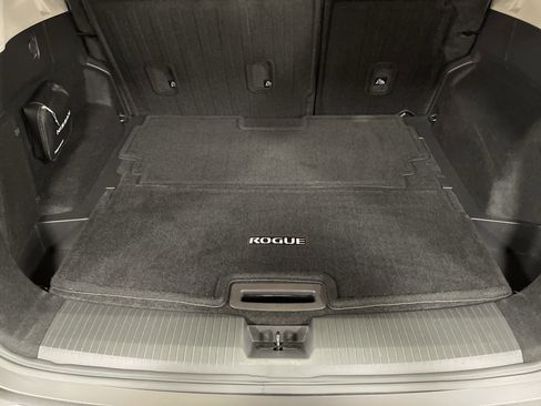 Used 2023 Nissan Rogue SL w/ SL Premium Package image 13