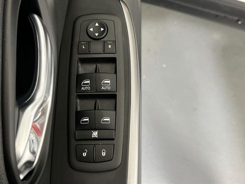 Used 2022 Jeep Cherokee Latitude Lux AWD/4WD image 17