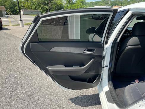 Used 2018 Hyundai Sonata SE FWD image 21