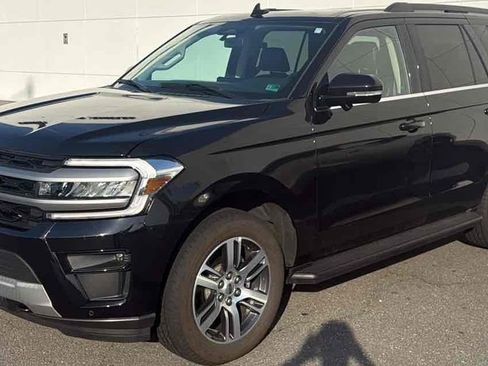 Used 2024 Ford Expedition XLT image 3
