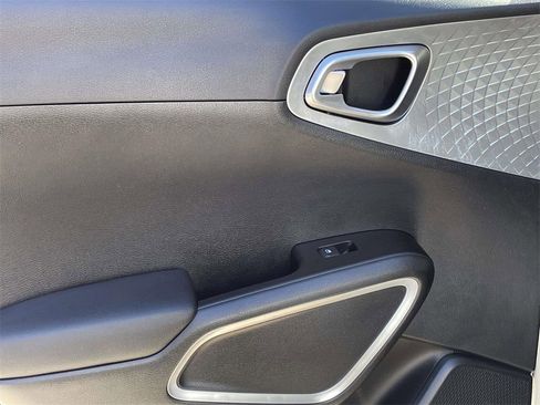 Used 2024 Kia Soul LX w/ Option Group 015 image 9