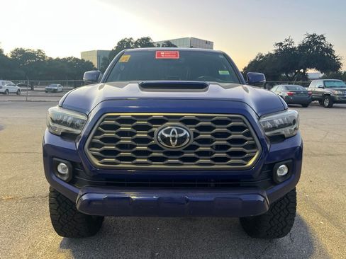 Used 2022 Toyota Tacoma TRD Sport w/ TRD Premium Sport Package AWD/4WD image 2