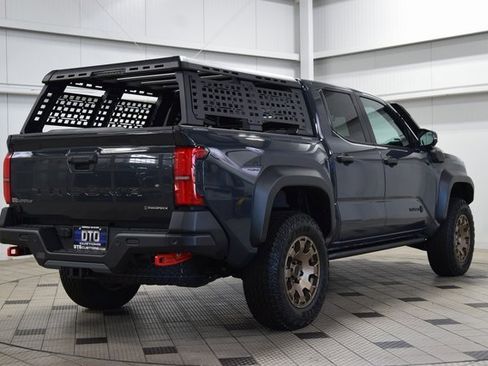 Used 2025 Toyota Tacoma Trailhunter image 8