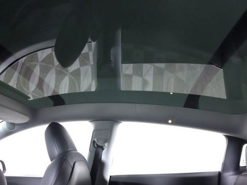 Used 2020 Tesla Model Y Long Range image 32