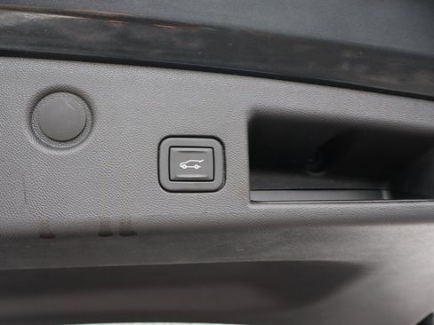 Used 2023 Chevrolet Equinox RS w/ RS Leather Package image 23