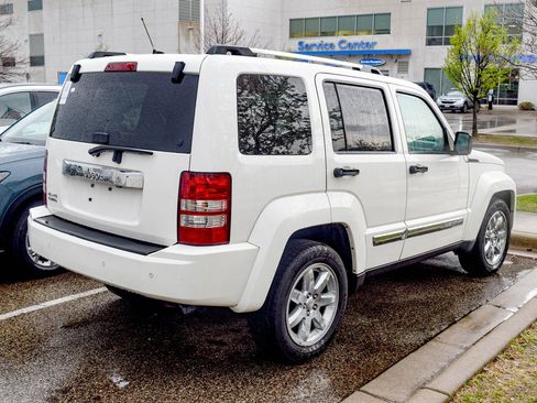 Used 2010 Jeep Liberty Limited w/ Tire & Wheel Group image 4