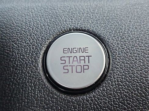 Certified 2022 Kia Sorento S w/ Panoramic Sunroof Package image 24