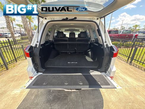 Used 2019 Lexus LX 570 4WD w/ Luxury Package image 8