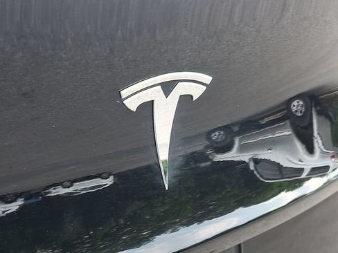 Used 2024 Tesla Model Y Long Range AWD/4WD image 31