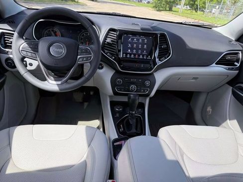Certified 2022 Jeep Cherokee Limited AWD/4WD image 14