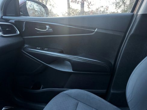 Used 2016 Kia Sorento LX w/ LX Convenience Package image 10