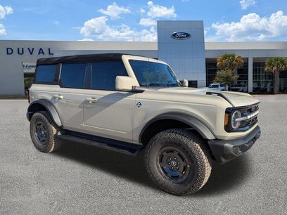 New 2025 Ford Bronco Outer Banks w/ Sasquatch Package