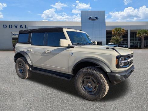 New 2025 Ford Bronco Outer Banks w/ Sasquatch Package AWD/4WD image 2