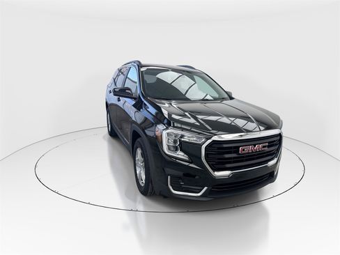 Used 2023 GMC Terrain SLE w/ Driver Convenience Package image 2