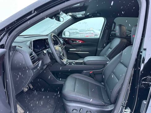 Used 2025 Chevrolet Traverse Z71 image 22