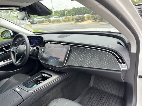 Used 2025 Mercedes-Benz E 350 4MATIC Sedan image 21