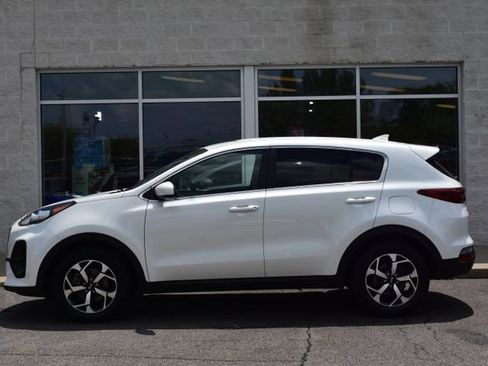 Used 2022 Kia Sportage LX FWD image 2