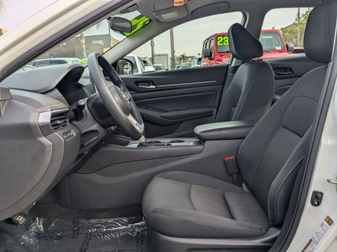 Used 2025 Nissan Altima 2.5 SV FWD image 14