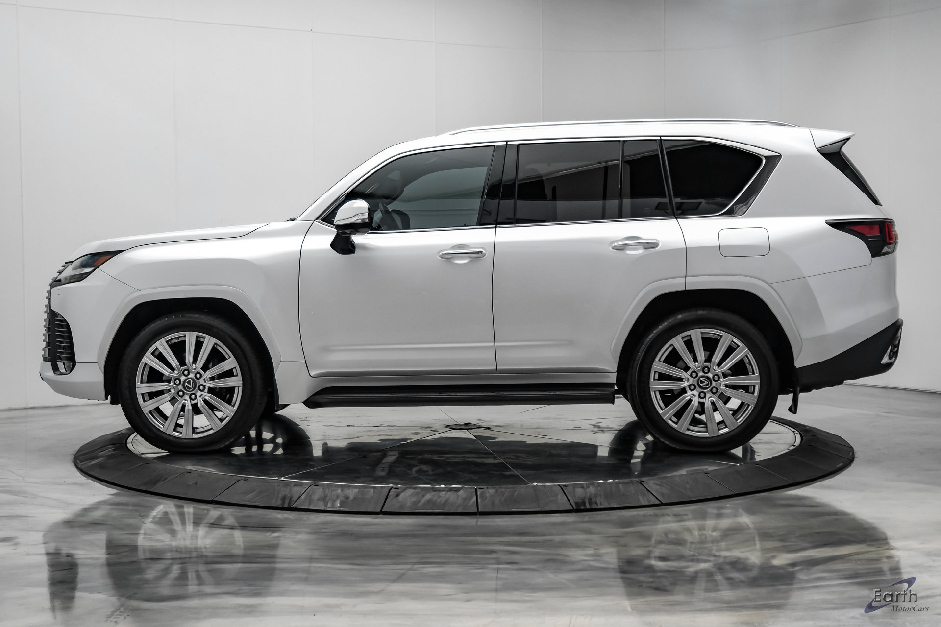 Used 2023 Lexus LX 600 4WD w/ Accessory Package (Z1) image 7
