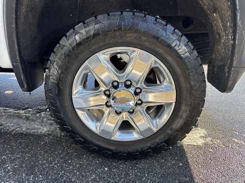 Used 2022 Chevrolet Silverado 2500 LTZ w/ LTZ Convenience Package image 27