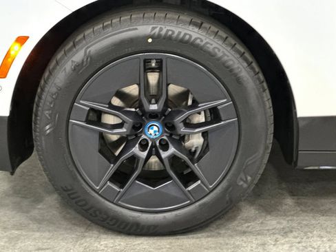 Used 2023 BMW iX xDrive50 w/ Convenience Package AWD/4WD image 34