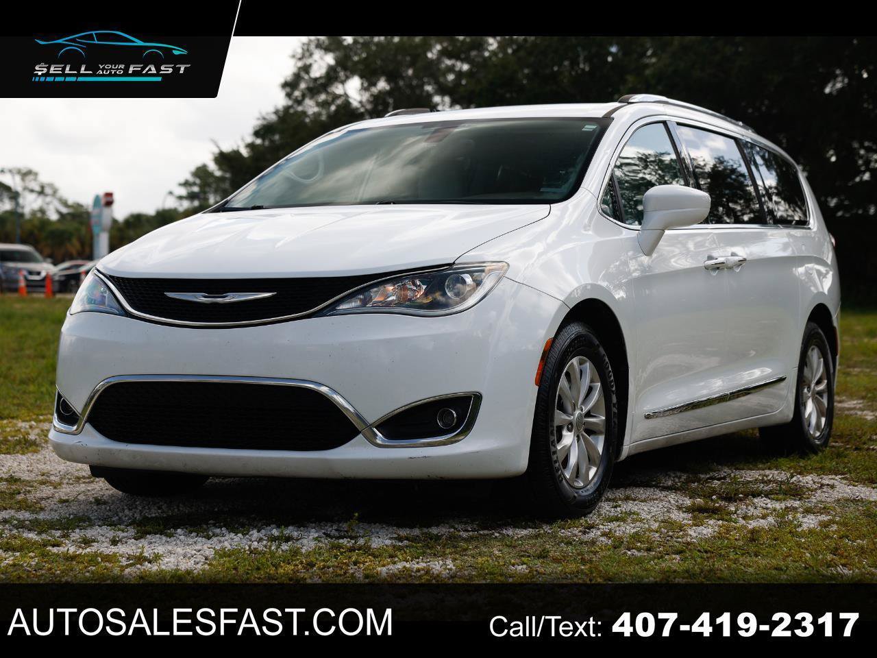 Used 2018 Chrysler Pacifica Touring-L FWD image 1