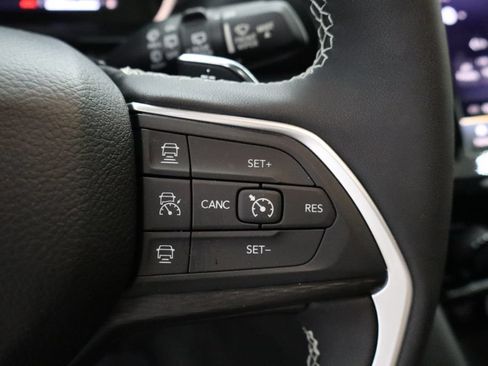 Used 2024 Jeep Grand Cherokee L Altitude AWD/4WD image 16