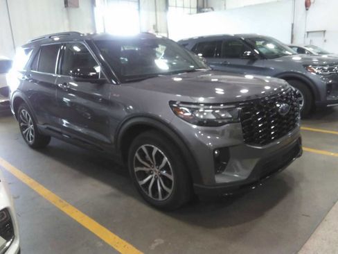 Used 2025 Ford Explorer ST-Line AWD/4WD image 2