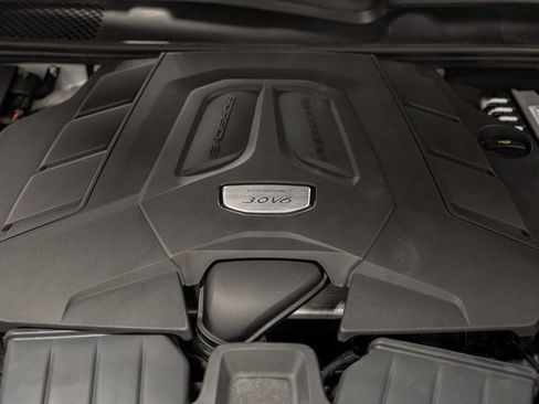 Used 2023 Porsche Cayenne Platinum Edition image 60