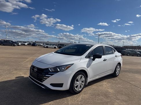 Certified 2024 Nissan Versa S w/ Trunk Package image 5