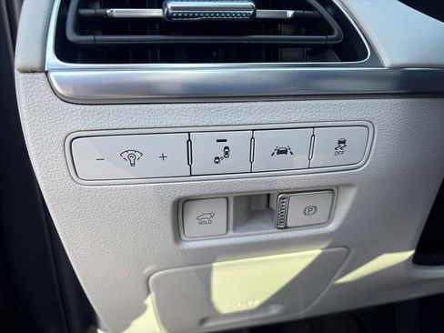 Used 2021 Hyundai Palisade Calligraphy image 17