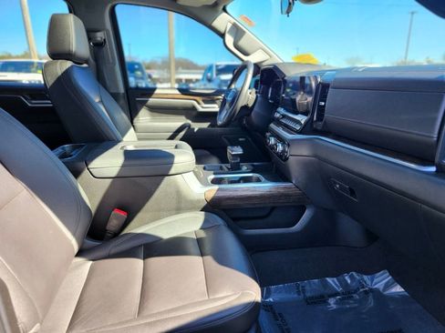 Used 2022 GMC Sierra 1500 Elevation w/ Elevation Premium Package AWD/4WD image 9
