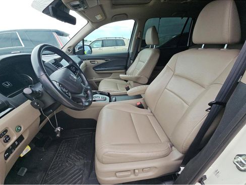 Used 2019 Honda Pilot Touring image 5
