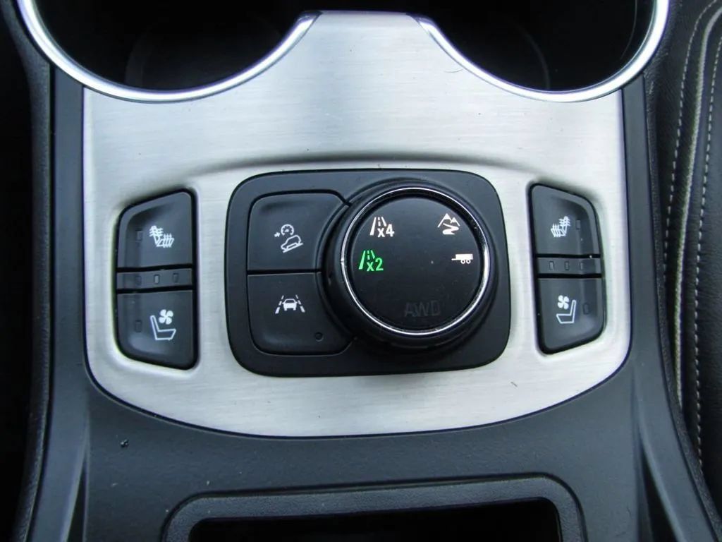 Used 2018 GMC Terrain Denali w/ Comfort Package AWD/4WD image 21