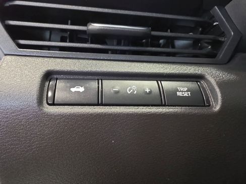 Used 2024 Nissan Altima 2.5 SV FWD image 18